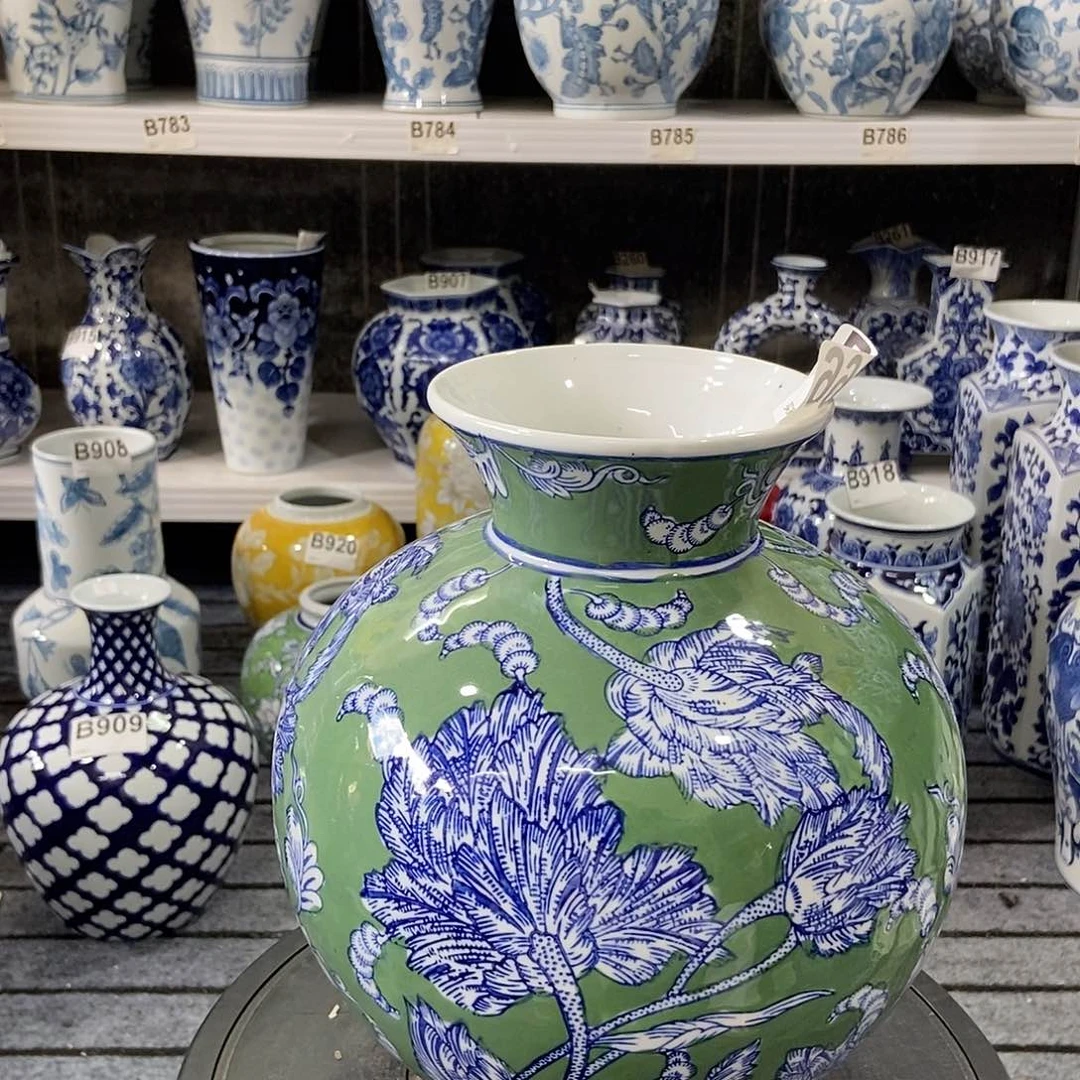 摆件花瓶手绘釉下彩微瑕