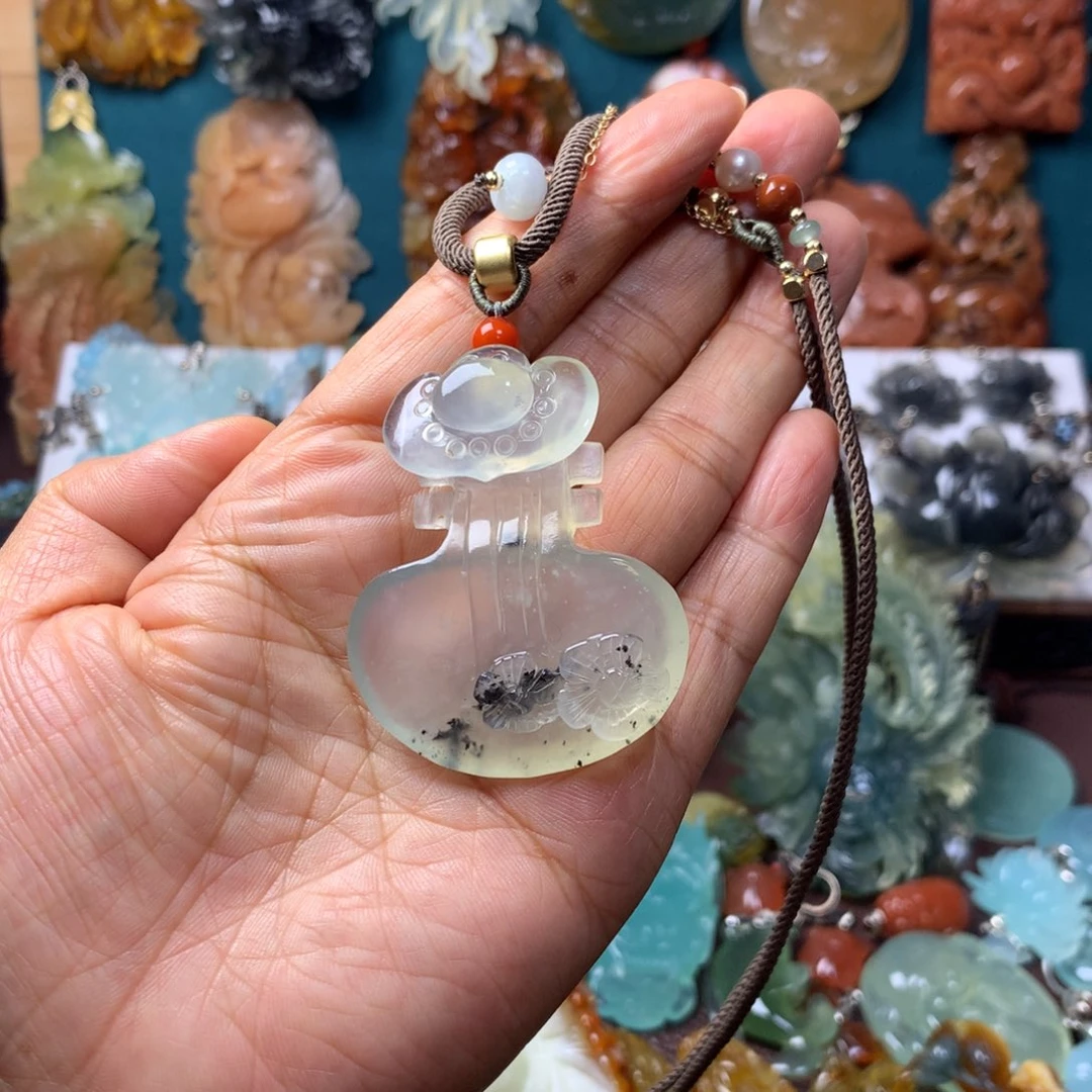 蛇纹石玉未镶嵌挂坠