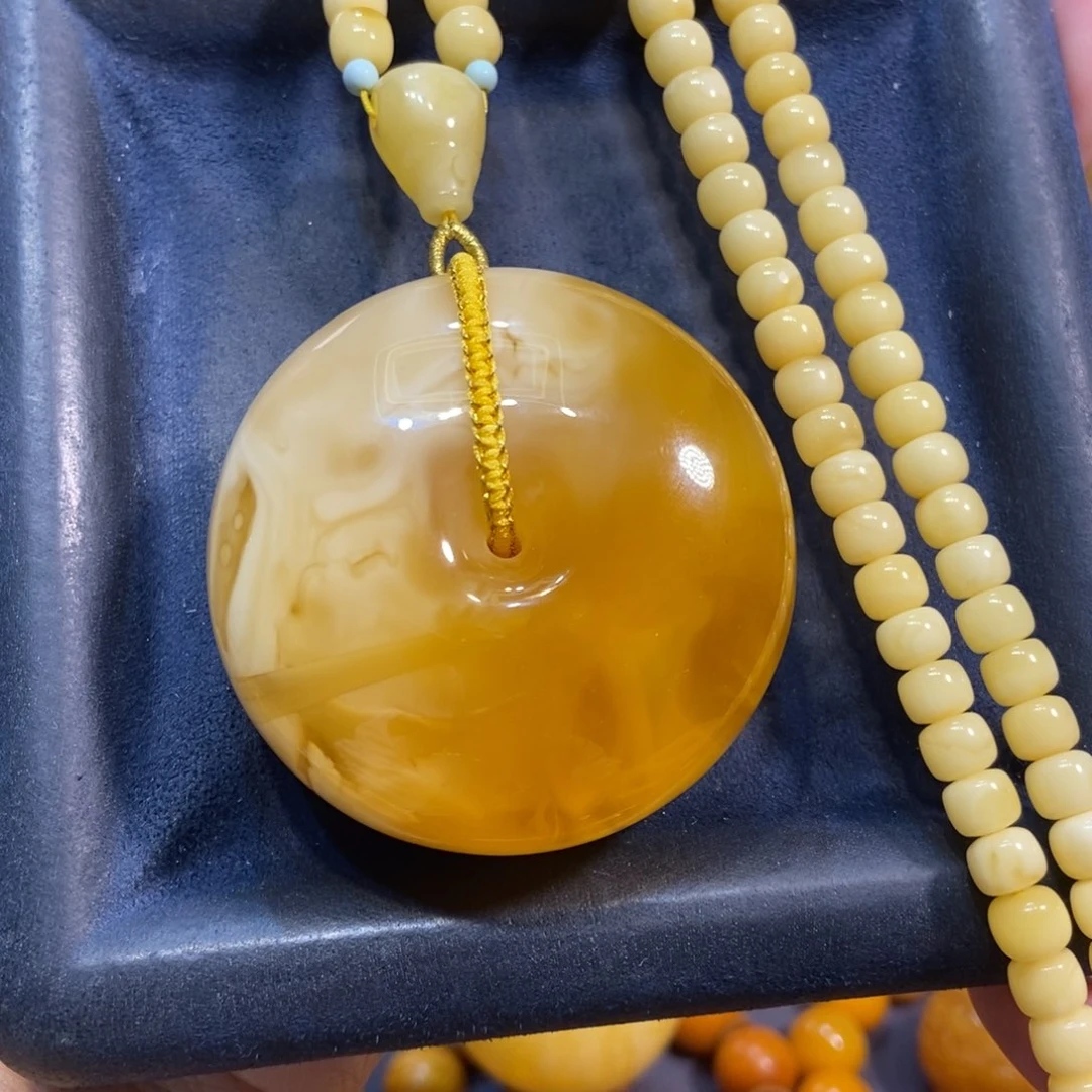 琥珀未镶嵌颈饰蜜蜡