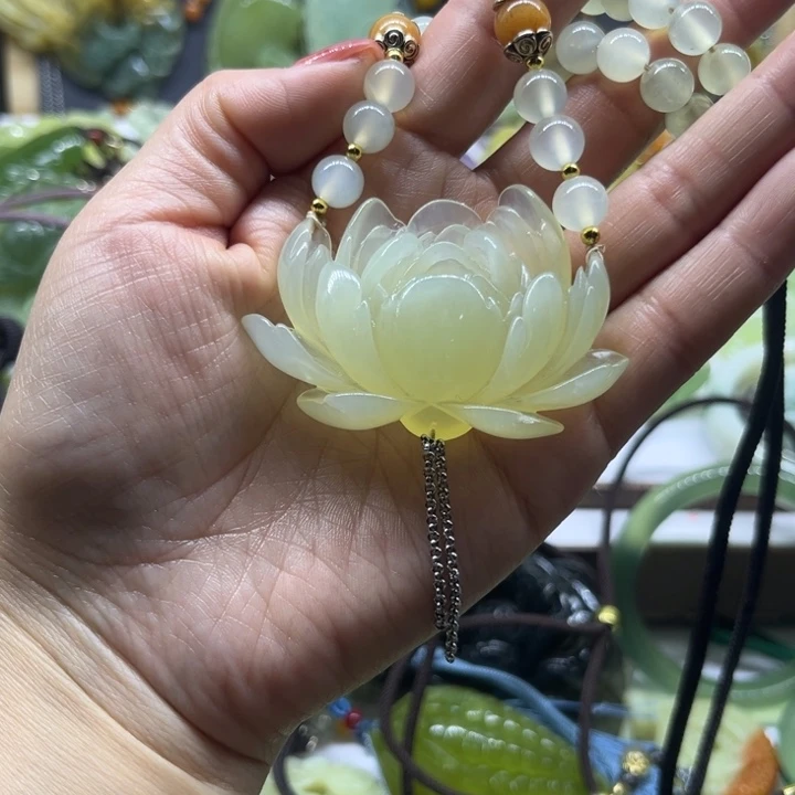 夏****蛇纹石玉未镶嵌颈饰