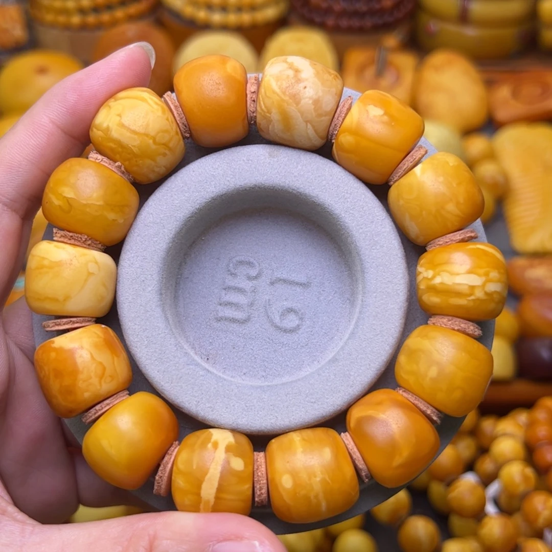 东***特蜜蜡未镶嵌珠宝奇石