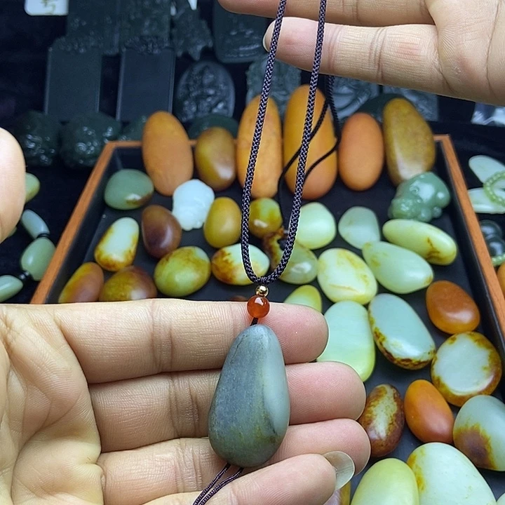 颈饰未镶嵌和田玉