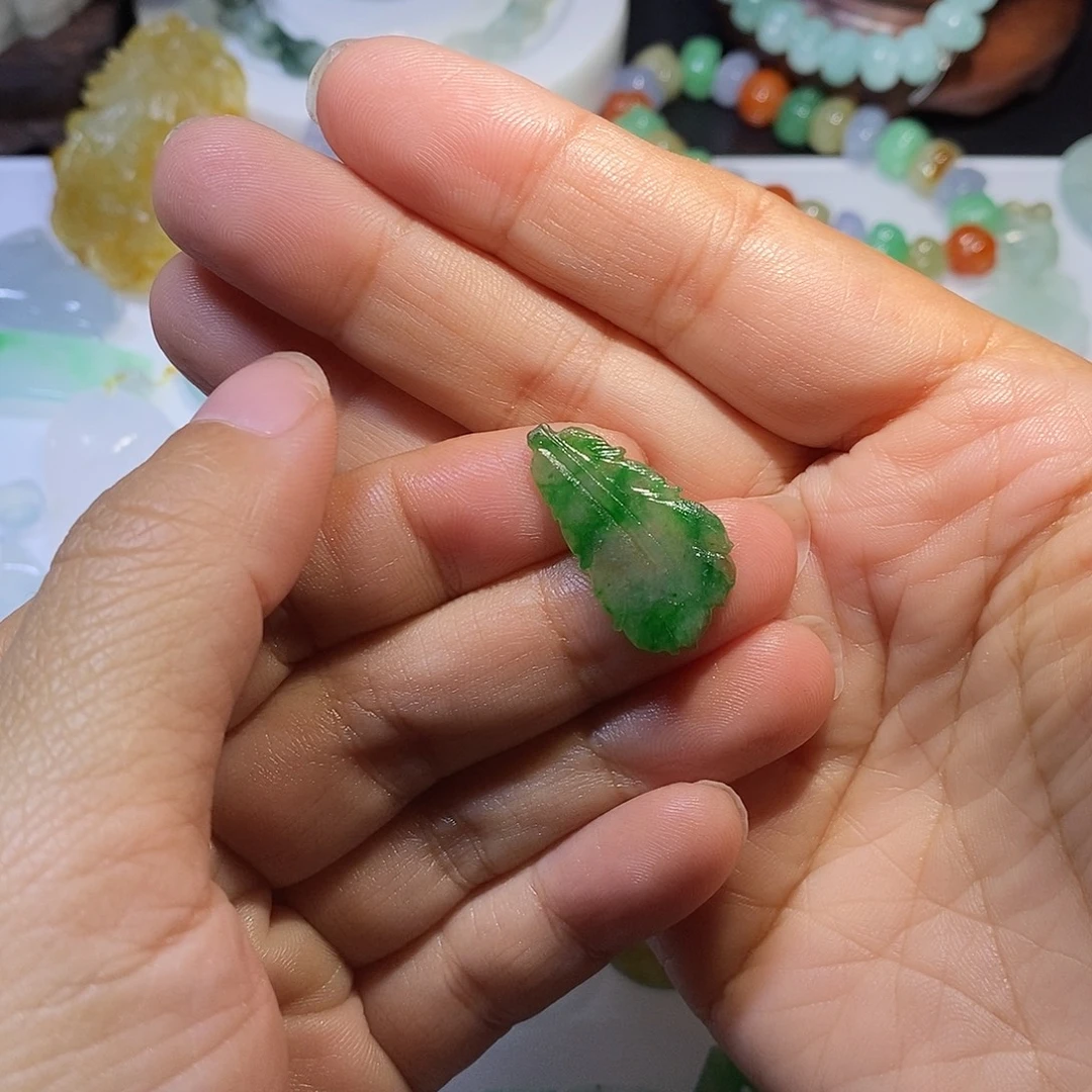 定制翡翠未镶嵌羽毛