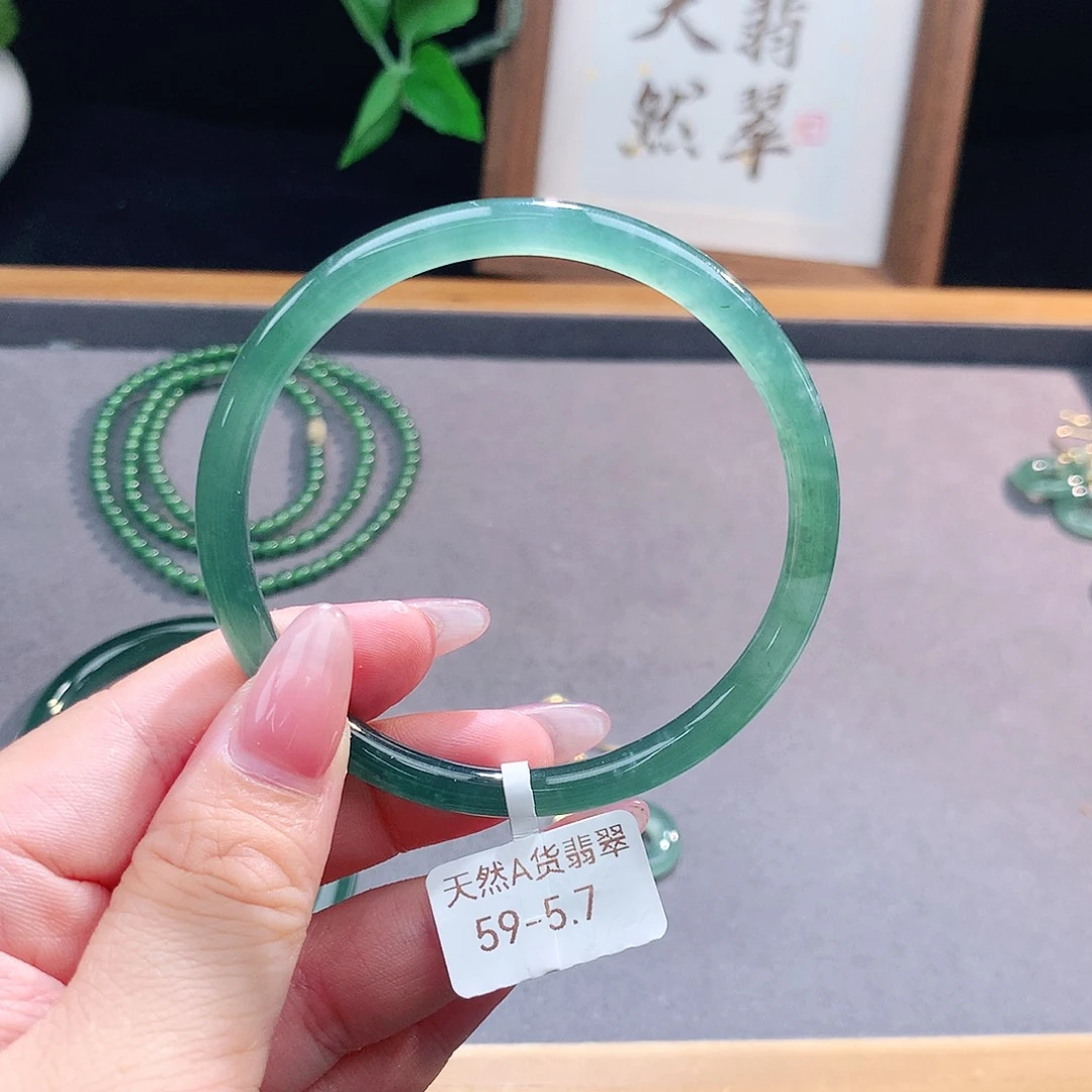 未镶嵌手镯（圆镯）翡翠