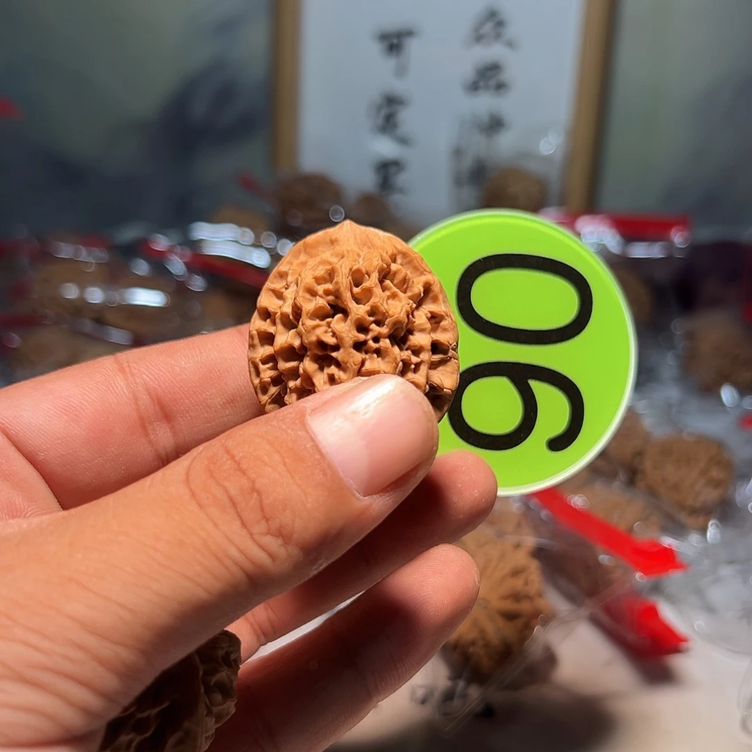 斯***也文玩核桃，绿色90号