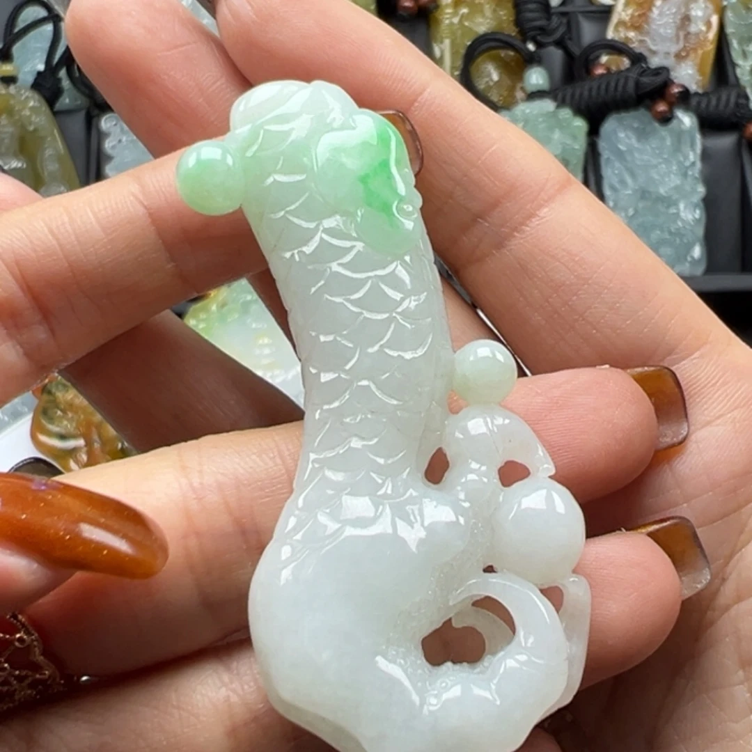 翡翠未镶嵌颈饰抓住机遇