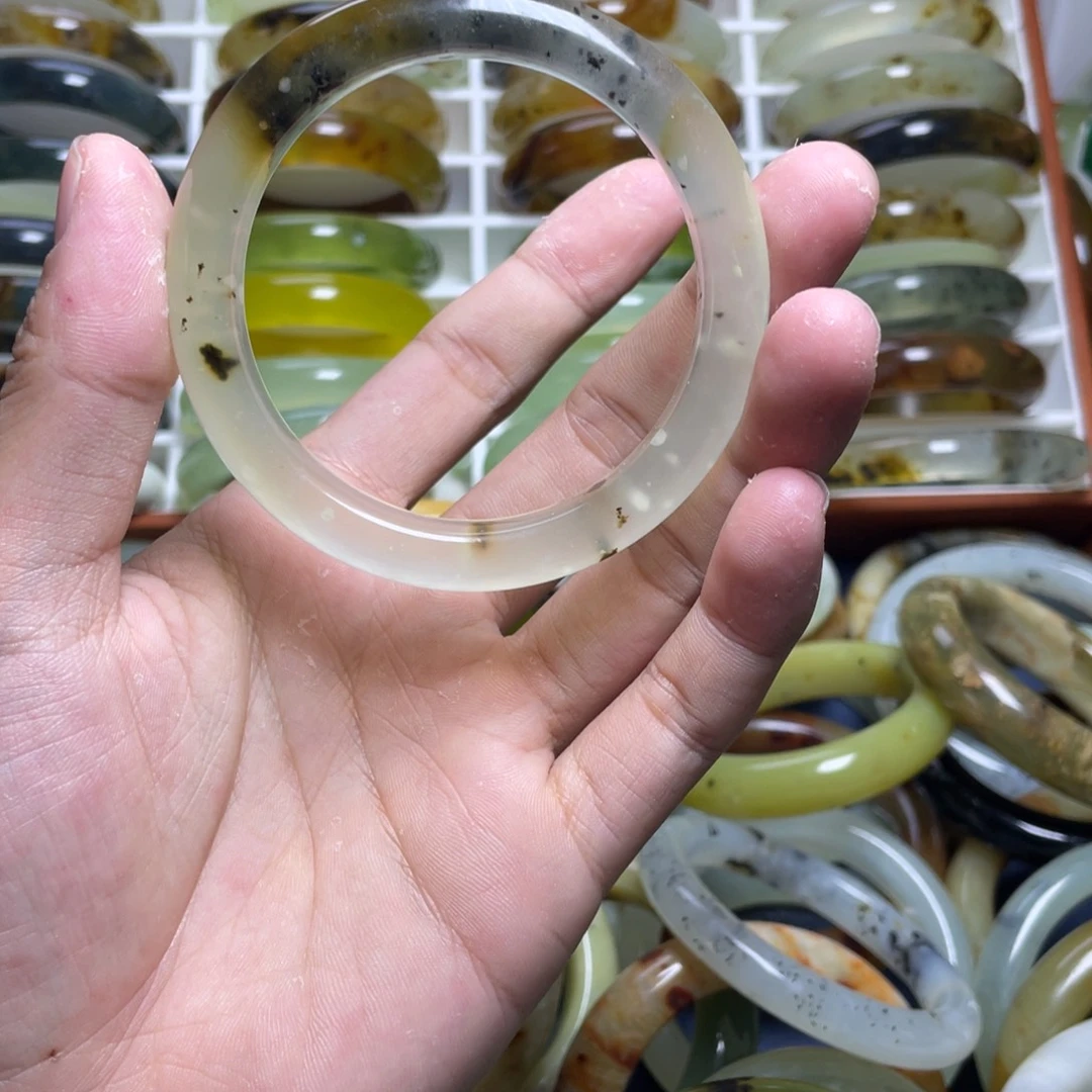 透闪石-蛇纹石玉未镶嵌手镯