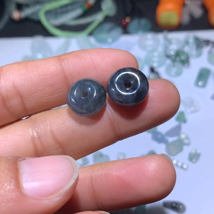 翡翠吊坠(不含链)未镶嵌乌鸡扣子