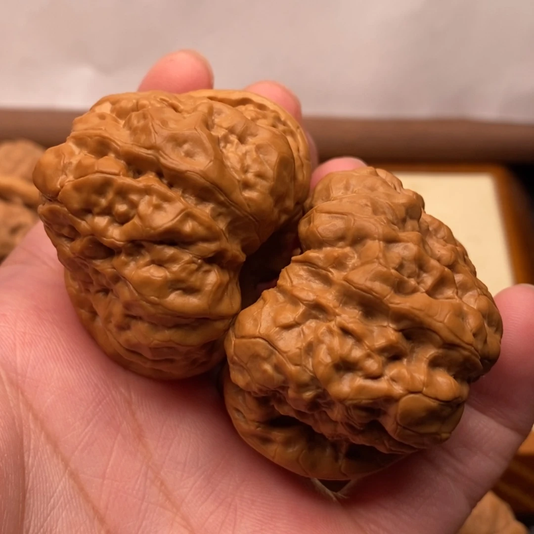【闪购商品】把件文玩核桃诚***君边44左右