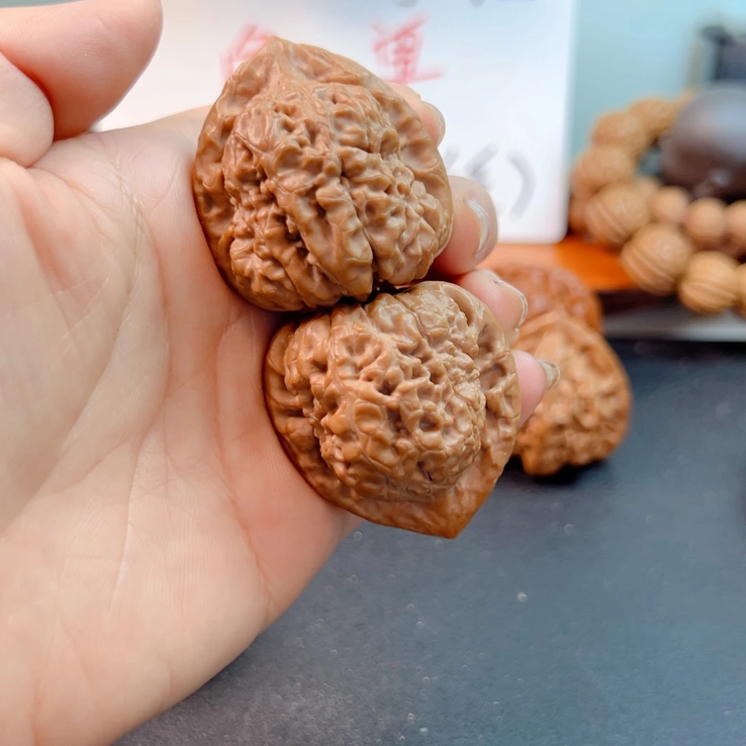 文玩核桃把件金字塔手把件微瑕