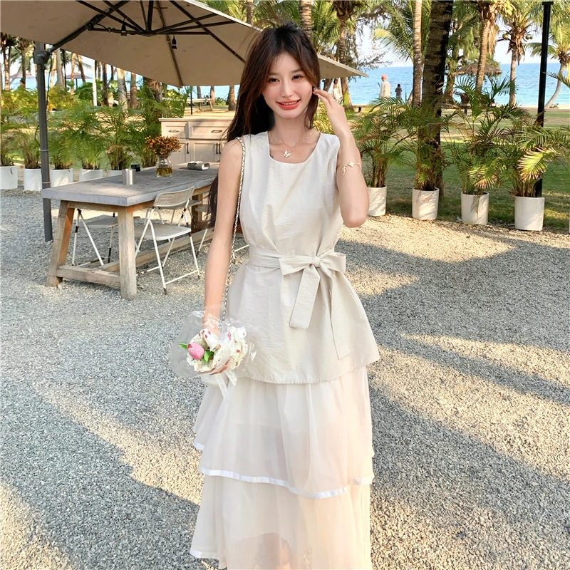米白色假两件无袖背心连衣裙女2025夏季法式度假风网纱拼接蛋糕裙