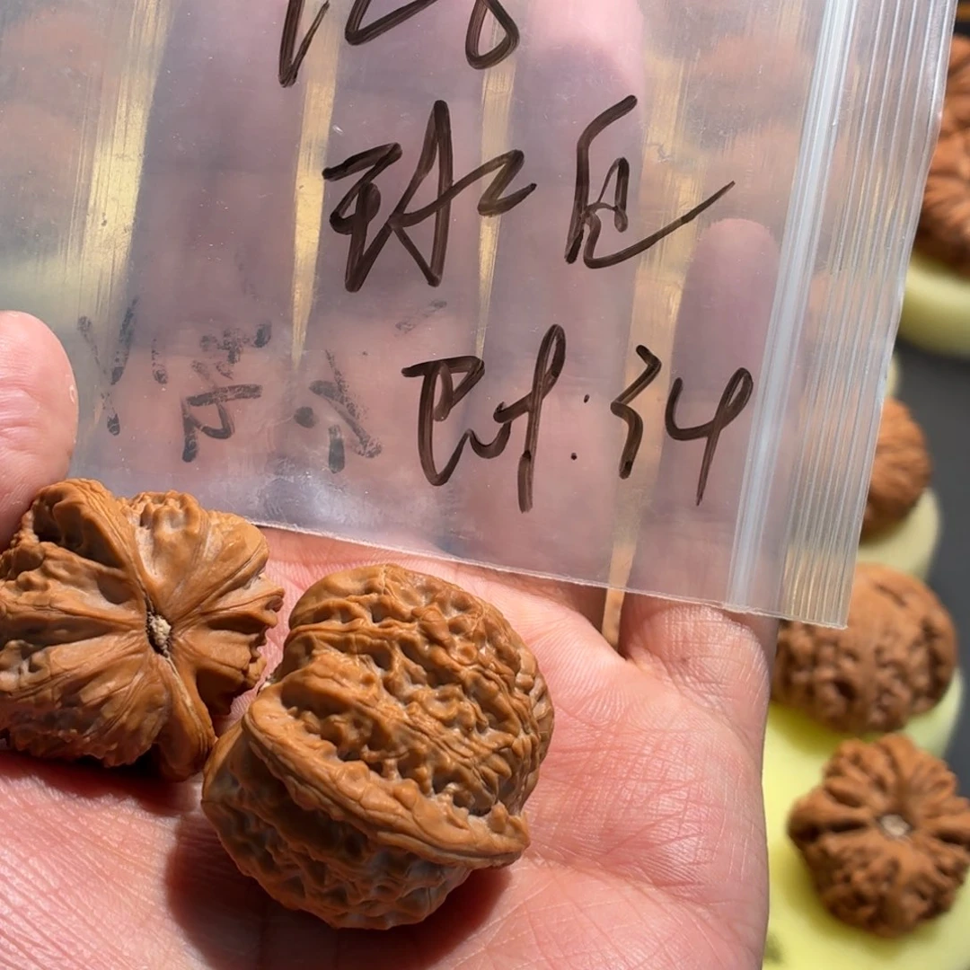 文玩核桃把件一*球白