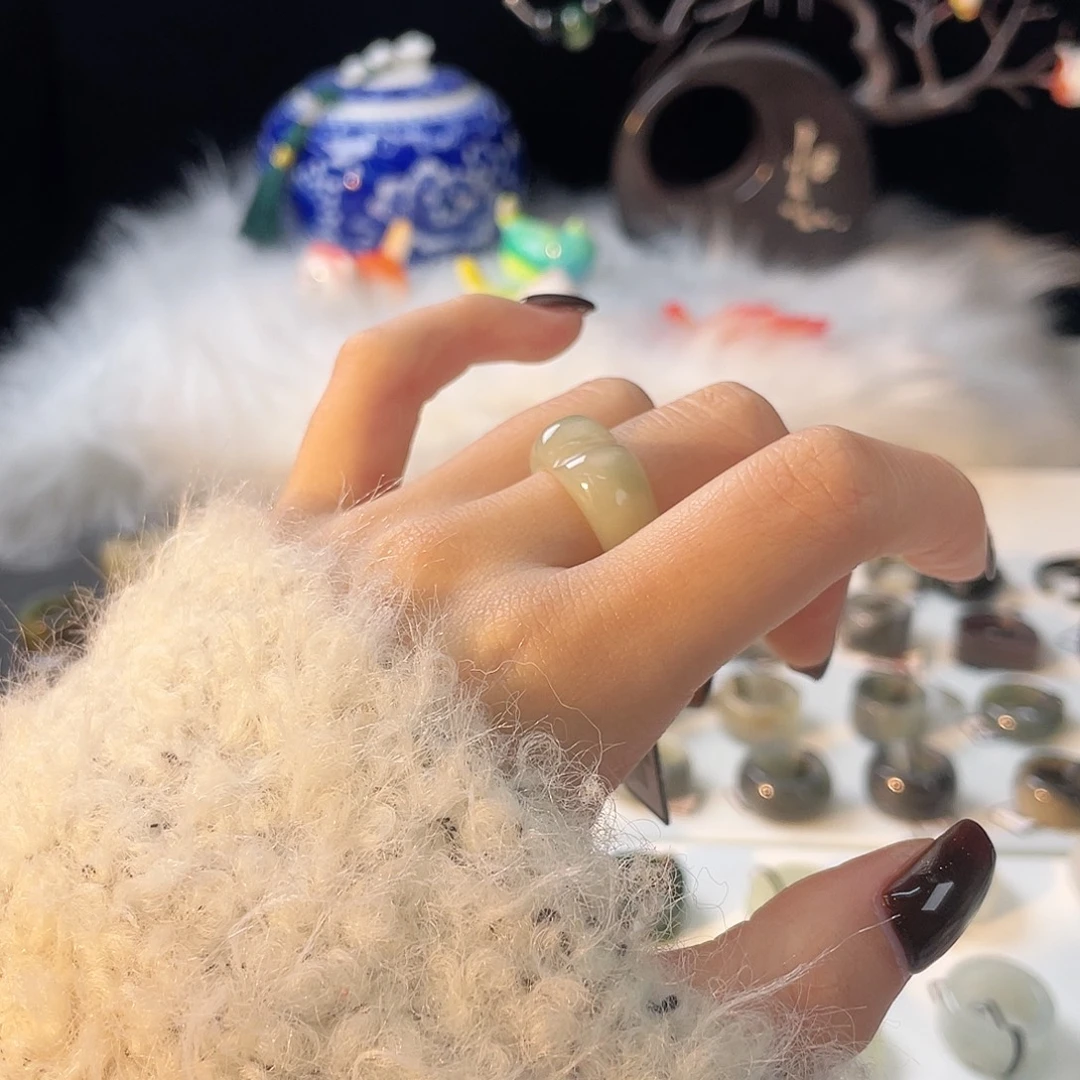 和田玉未镶嵌戒指c30飘翠猫耳17.6