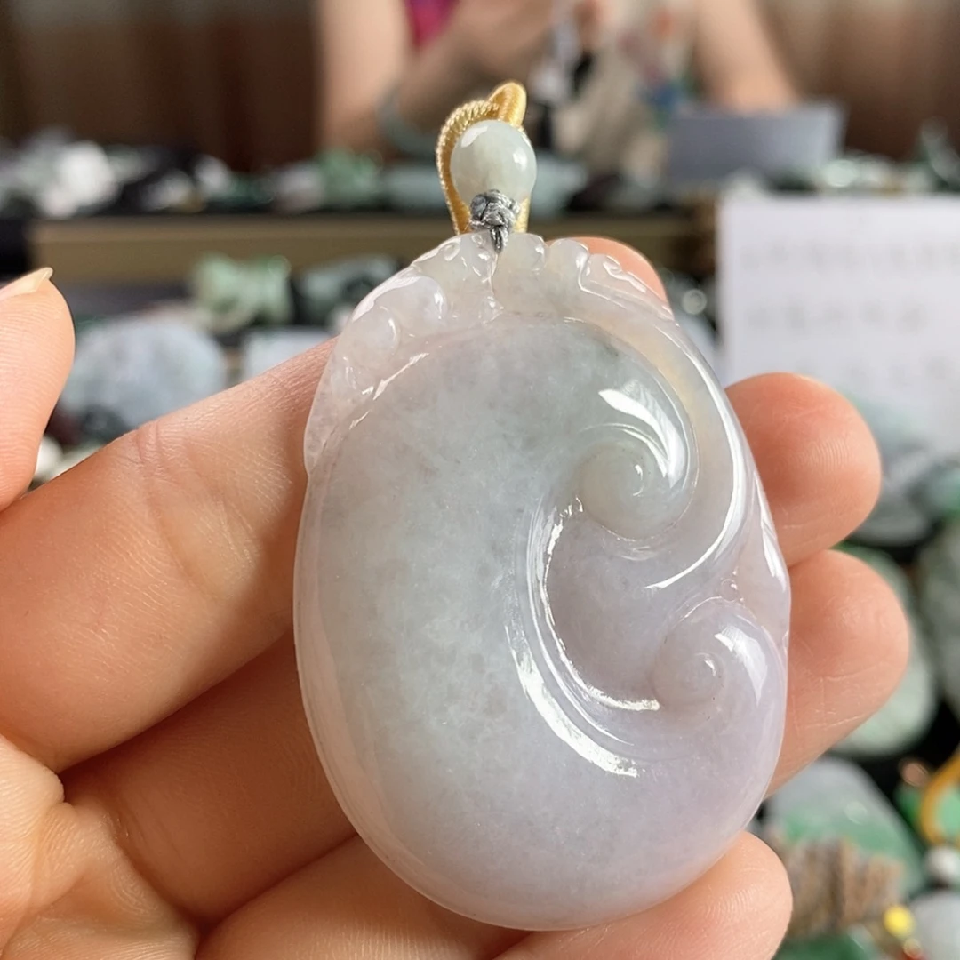 翡翠未镶嵌颈饰如意