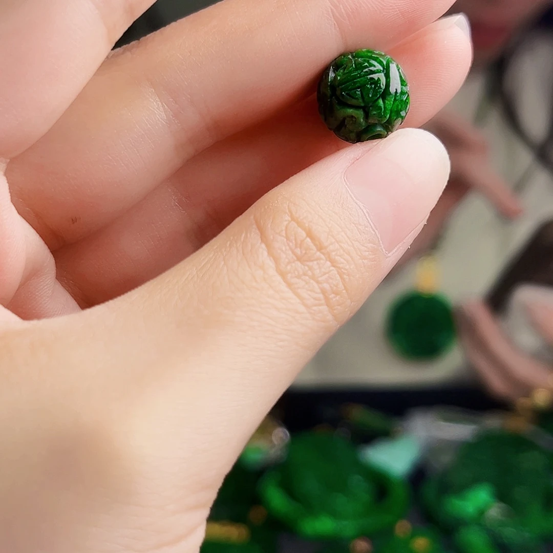 颈饰未镶嵌翡翠多样性