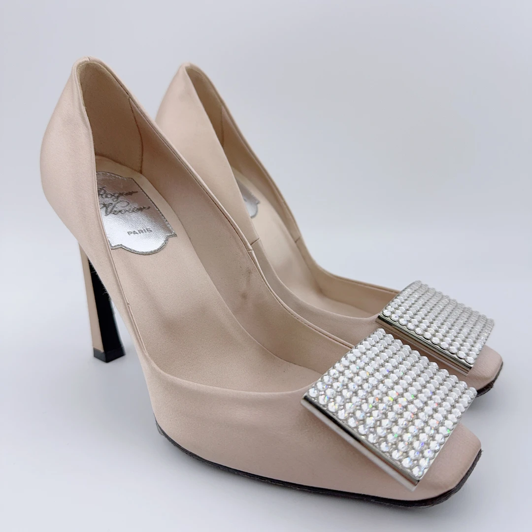 99新 Roger Vivier/罗杰·维威耶 36码/裸色缎面钻扣高跟鞋/ys0099