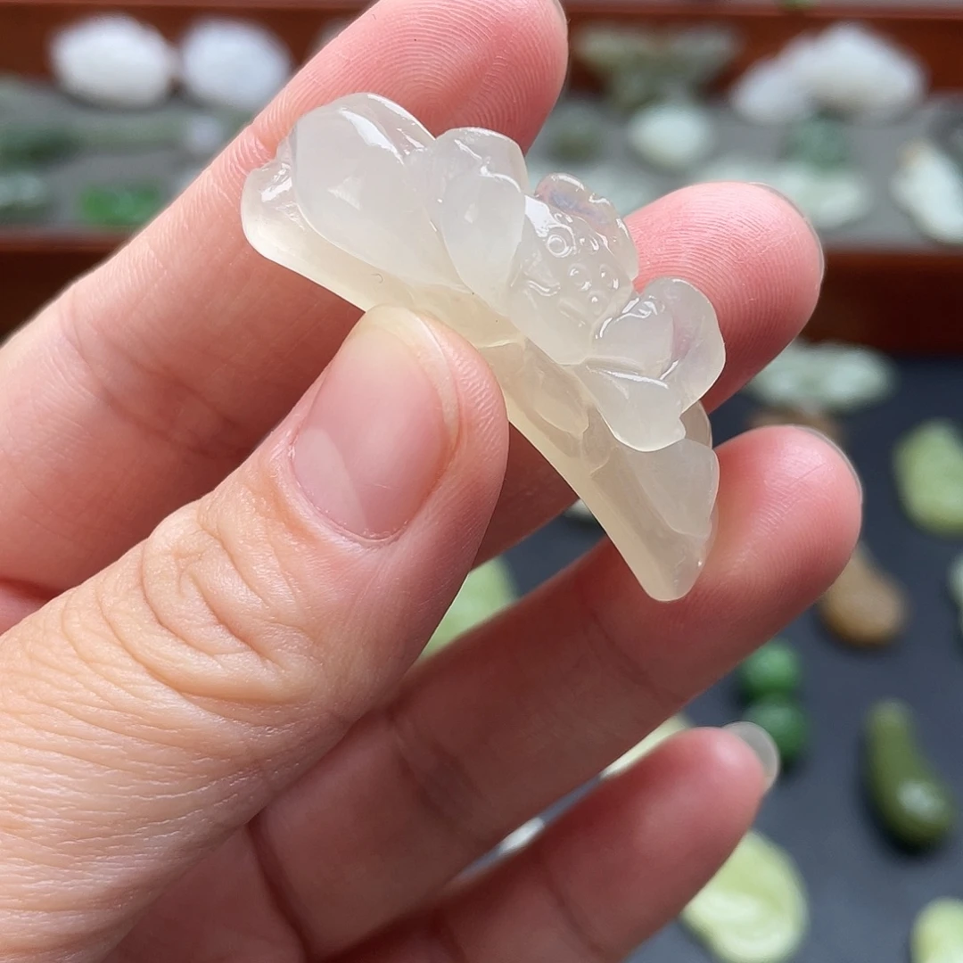 颈饰未镶嵌和田玉藕粉莲花手牌