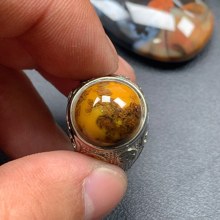 玛瑙/玉髓颈饰未镶嵌河**张