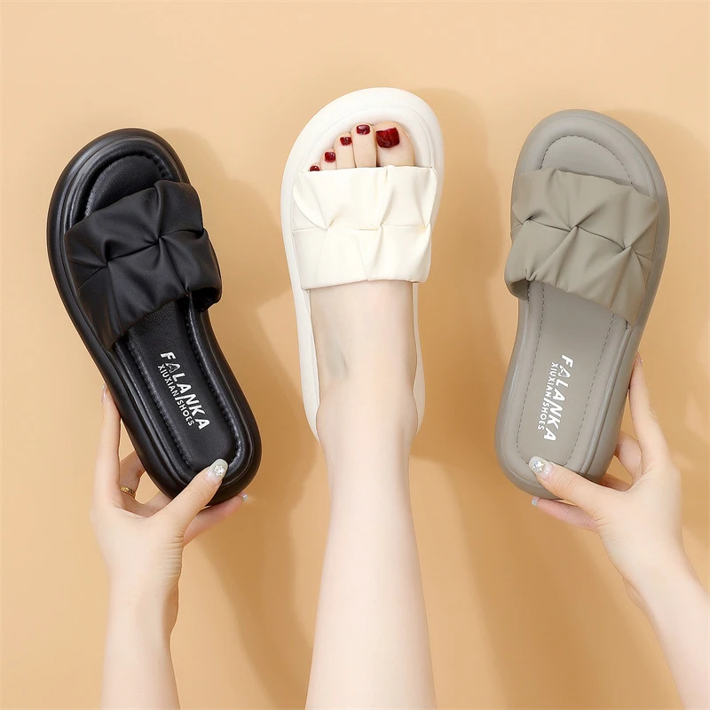 拖鞋女外穿夏季2025新款大码妈妈女士外出平底一字凉拖