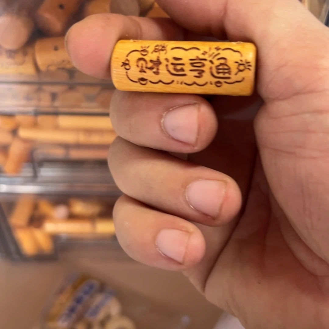 只买单纯的吊坠，没带链子，属的性质。