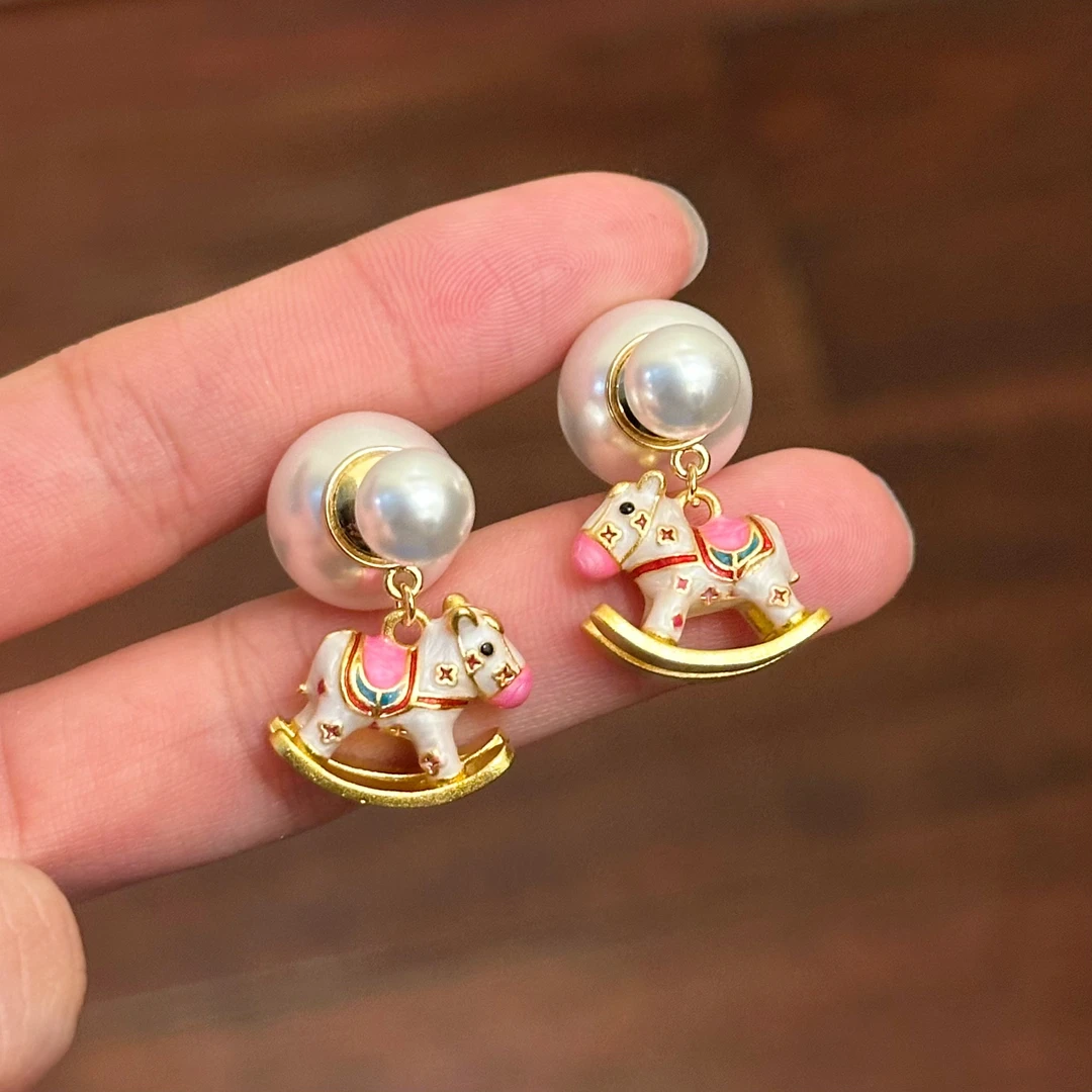 铜合金仿珍珠耳饰 E0388 时尚气质可爱小木马烧蓝工艺耳环