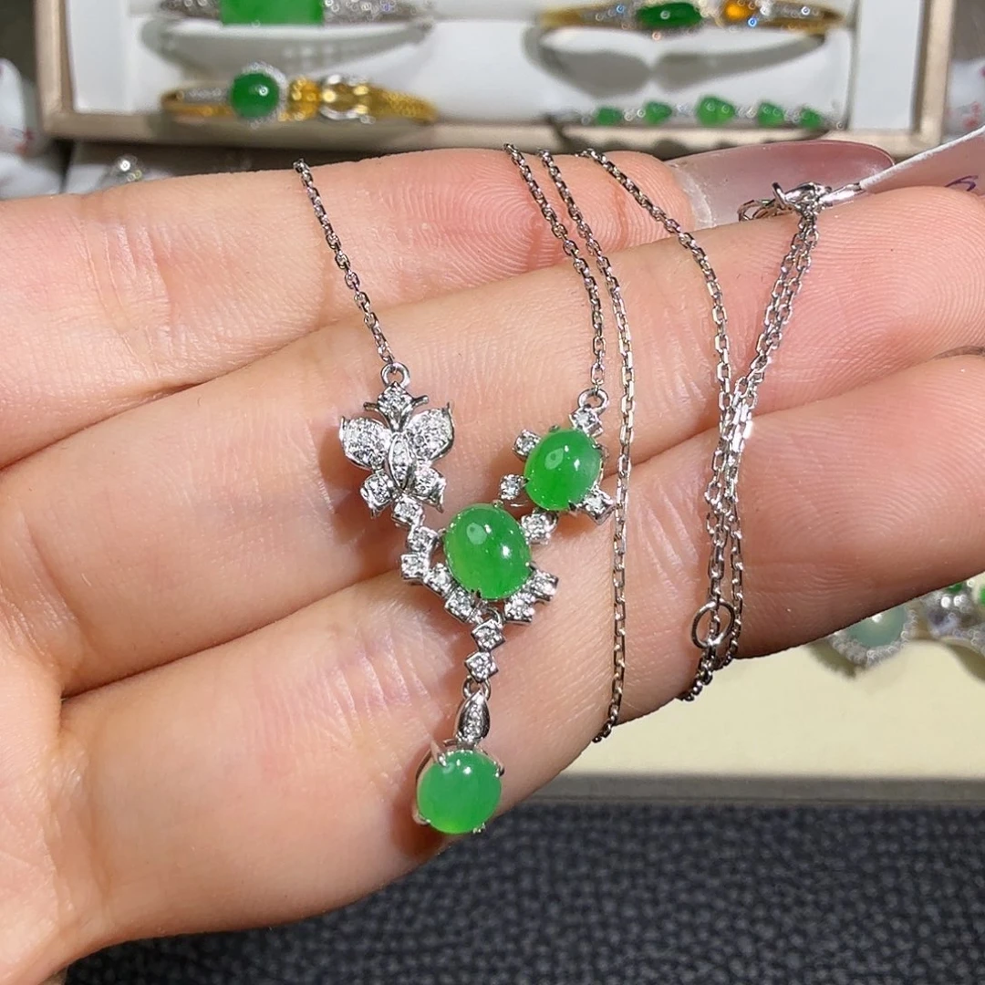 翡翠18K金镶嵌套链翡翠