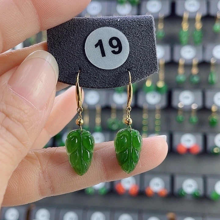 18K金镶嵌和田玉耳饰