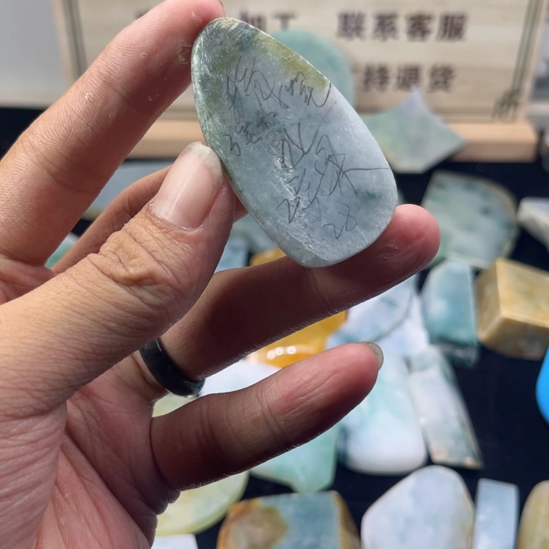 翡翠未镶嵌颈饰初*翡翠