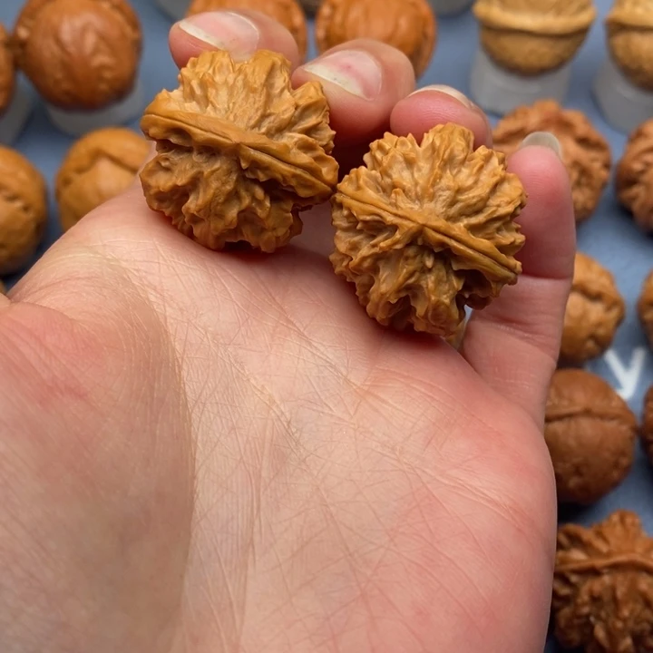 文玩核桃把件龙脊八棱