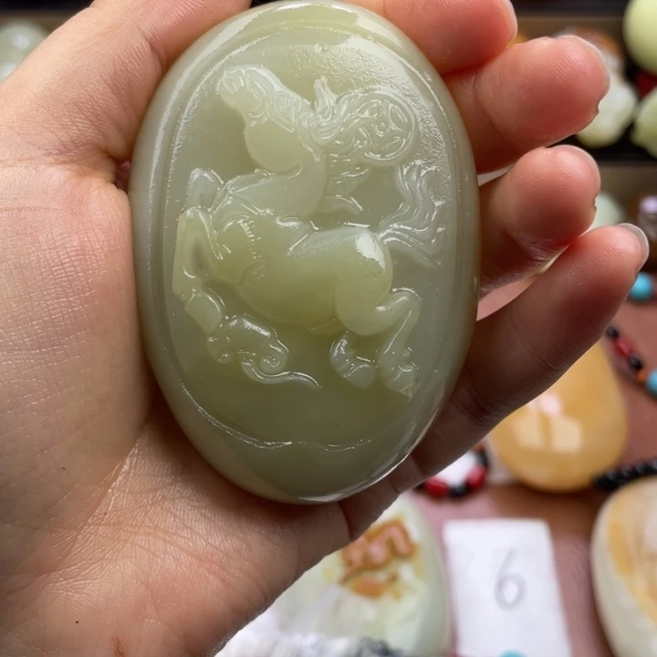 ****，石材天然古青石手把件