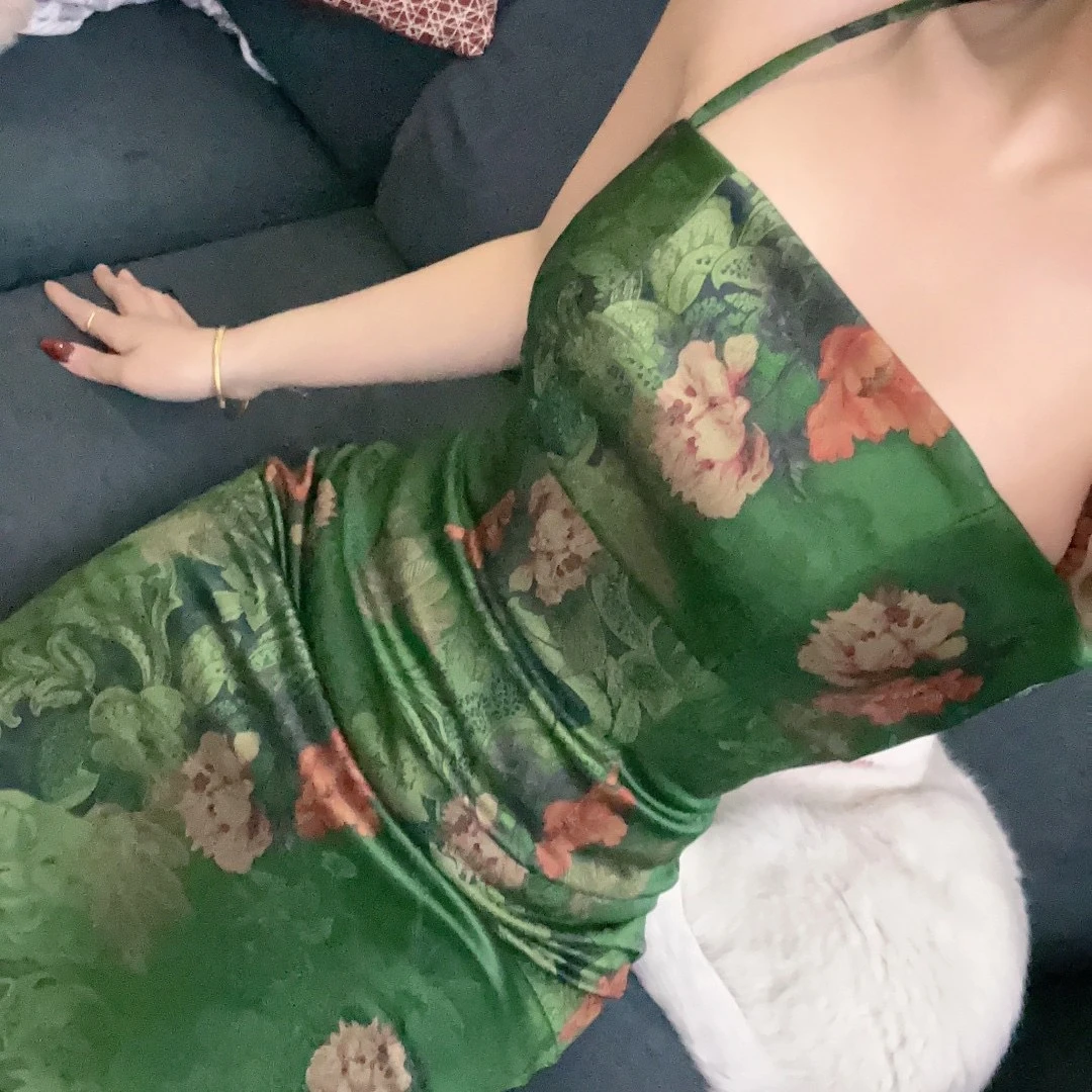 画报夫人原创自制挂脖修身提花缎面连衣裙绿娆平领