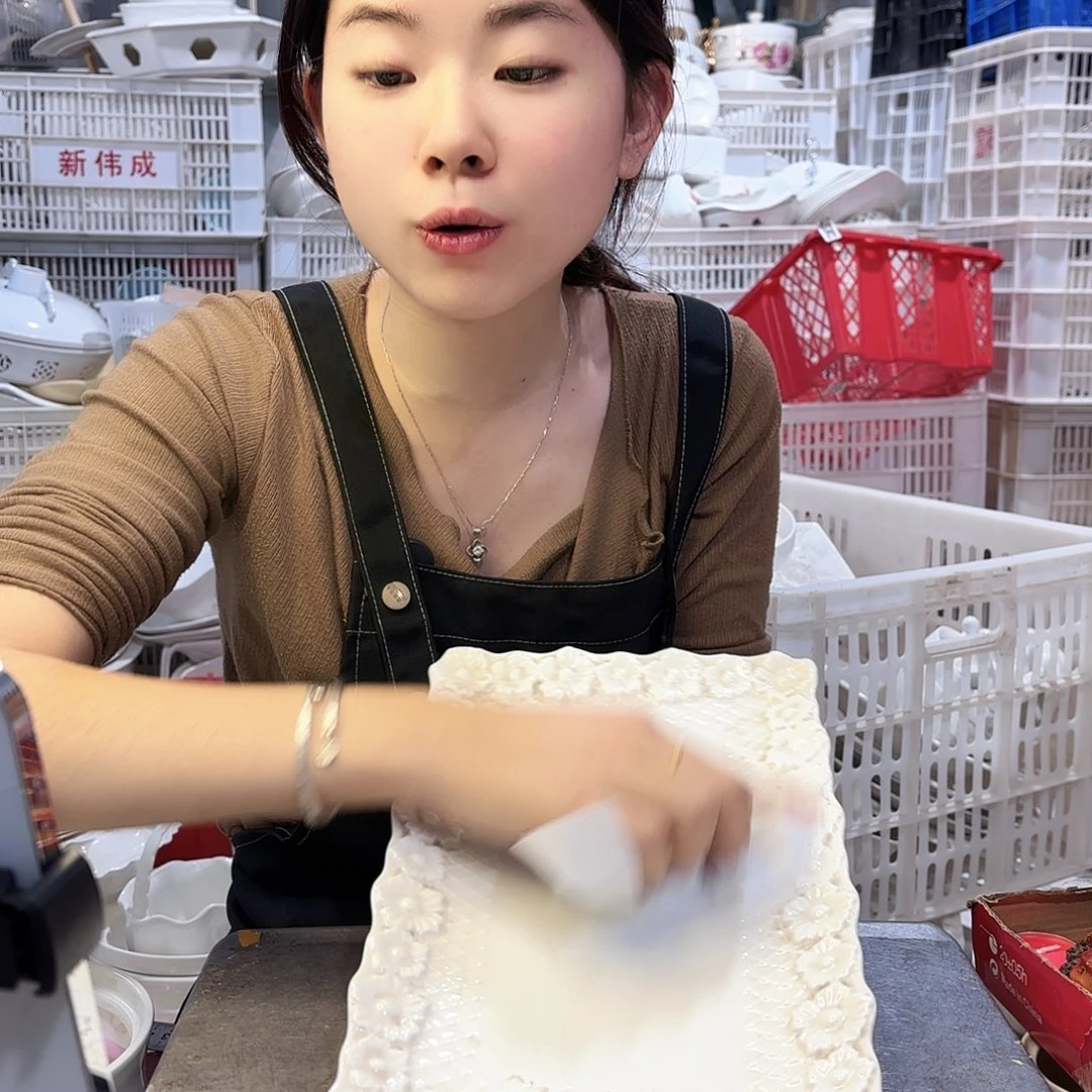 盘微瑕产品………老板娘宠粉鱼盘一个