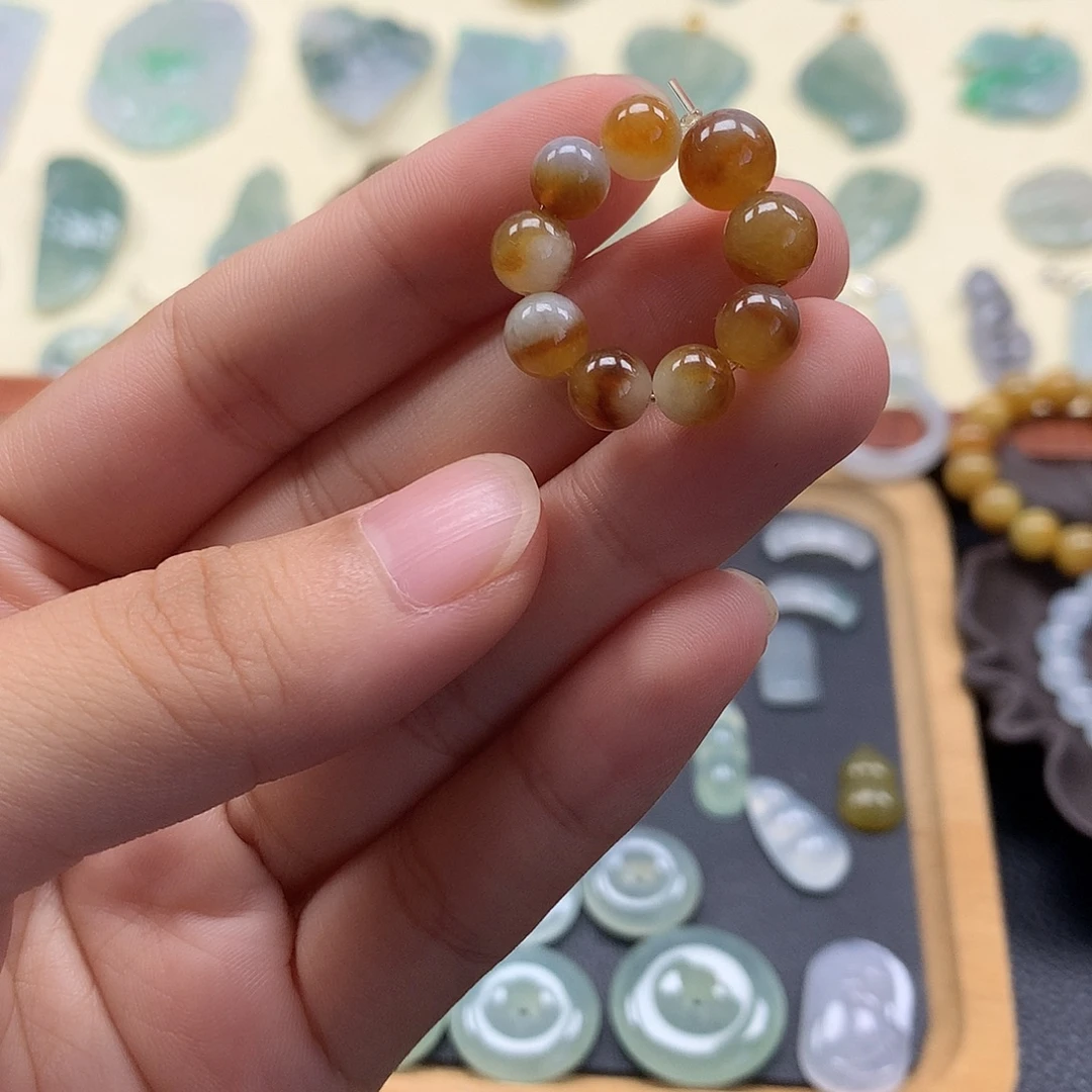 颈饰未镶嵌翡翠珠子