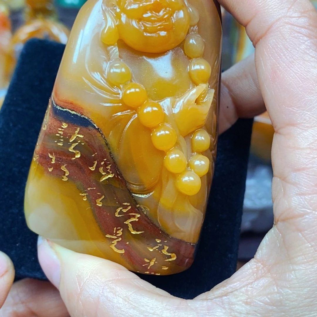 未镶嵌石英质玉（黄龙玉）颈饰