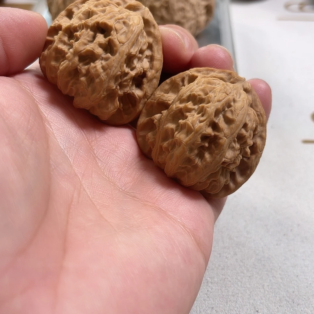 Y***.文玩核桃吊坠三角白