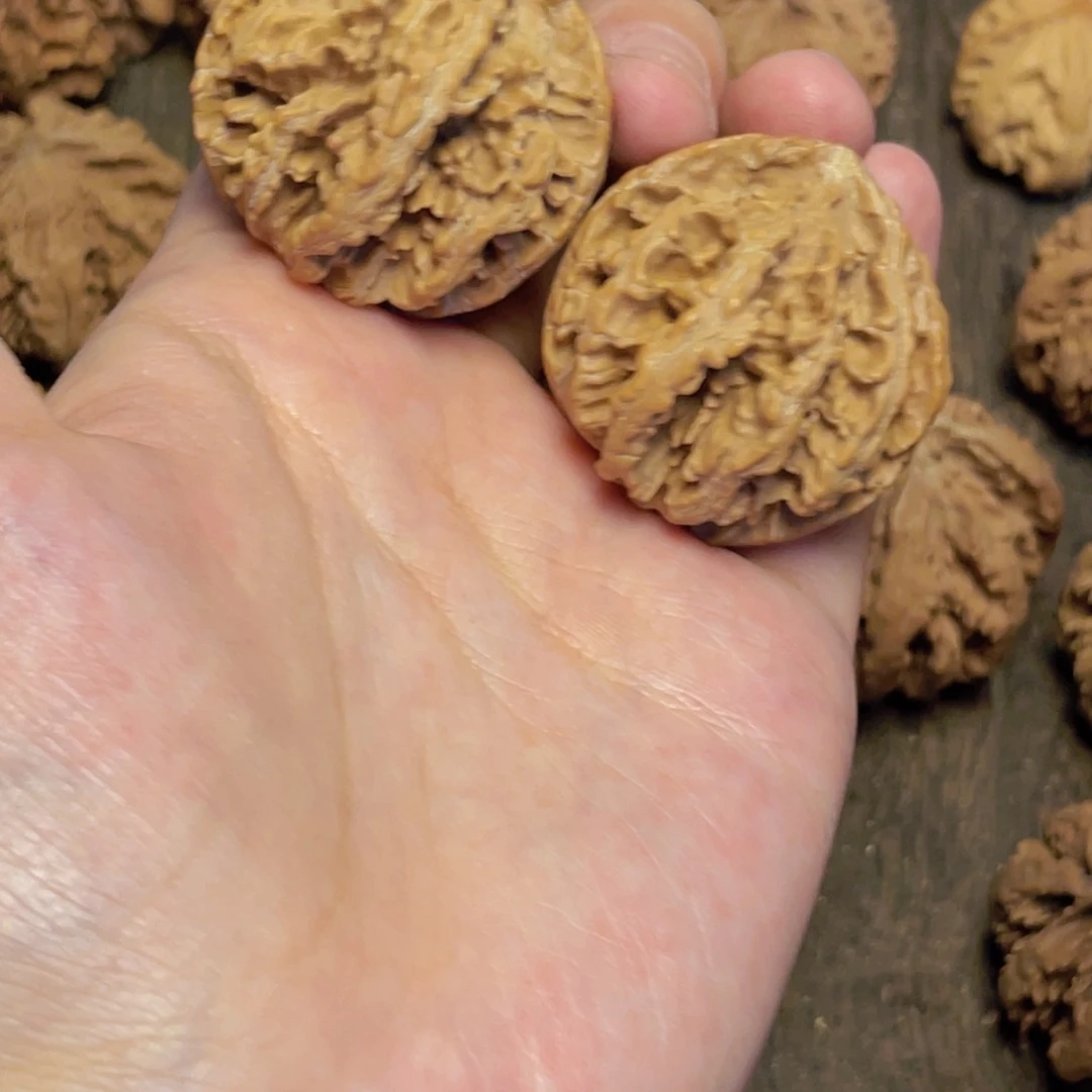 郭***F桃核把件3 秦岭灯笼野生小众