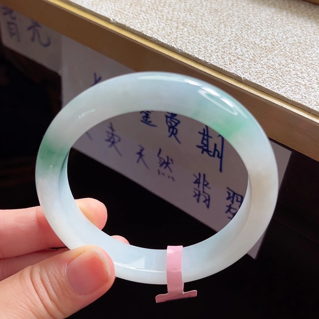 翡翠手镯未镶嵌手镯