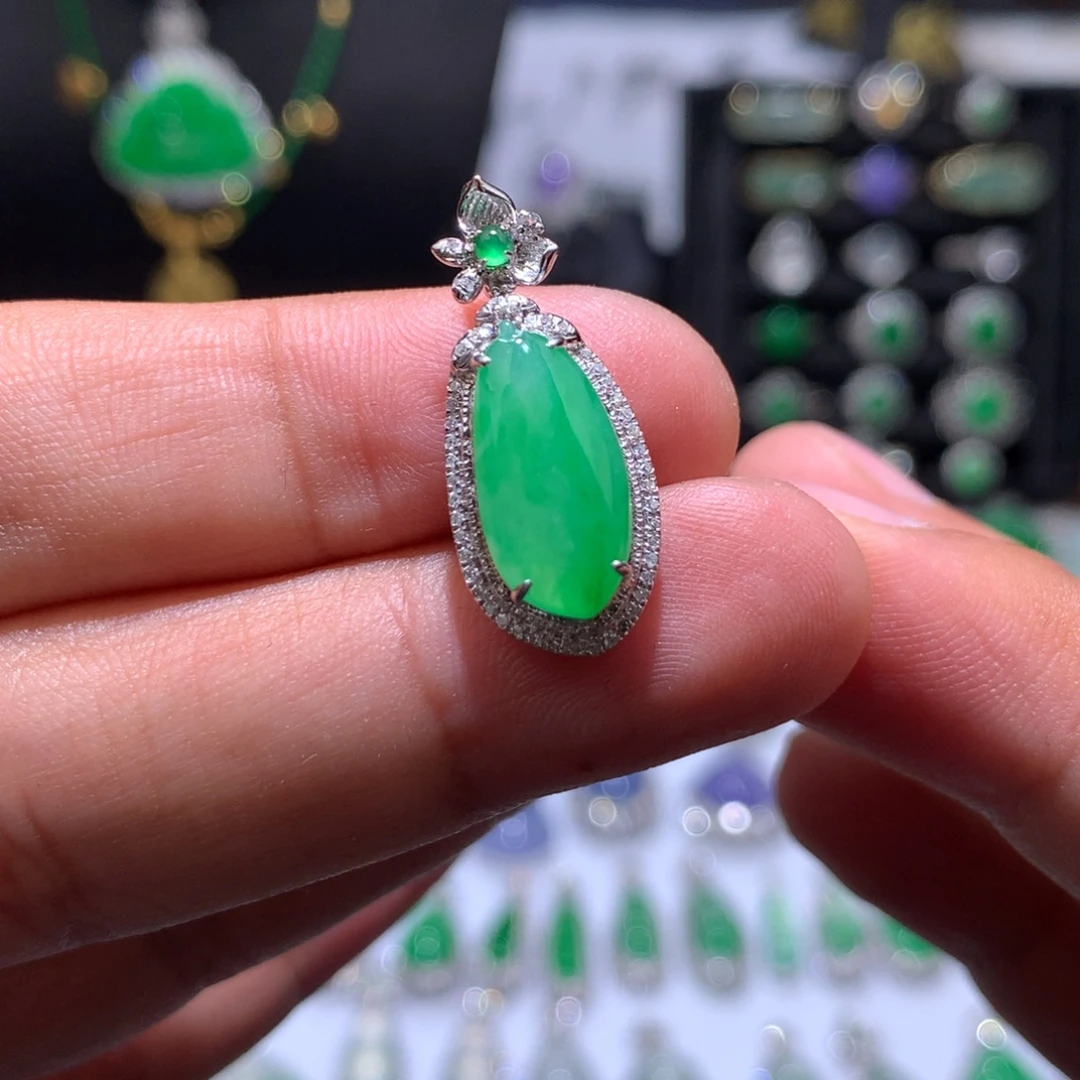 翡翠18K金镶嵌吊坠(赠链)