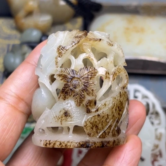 用***9和田玉未镶嵌颈饰