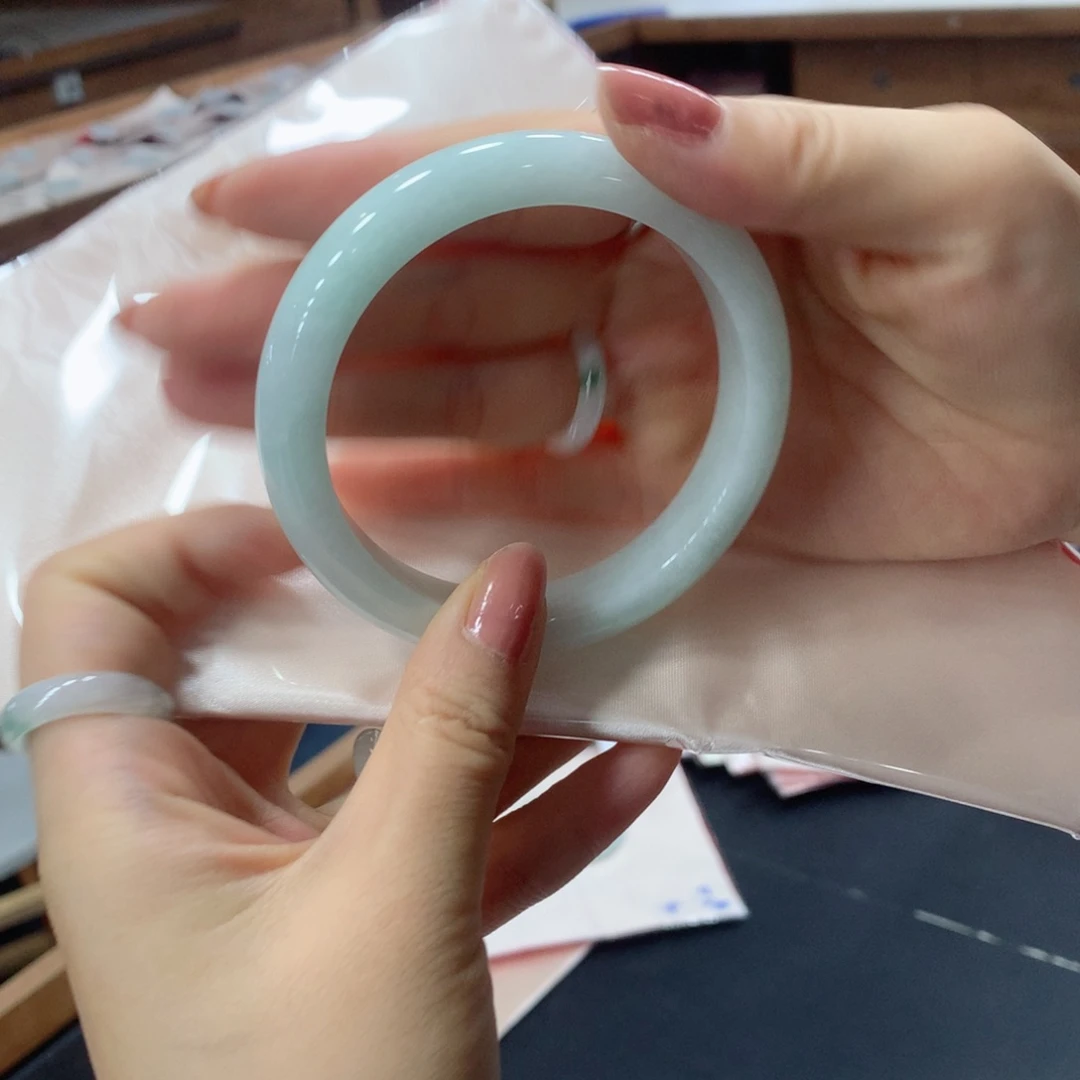 金***年翡翠未镶嵌手镯买断