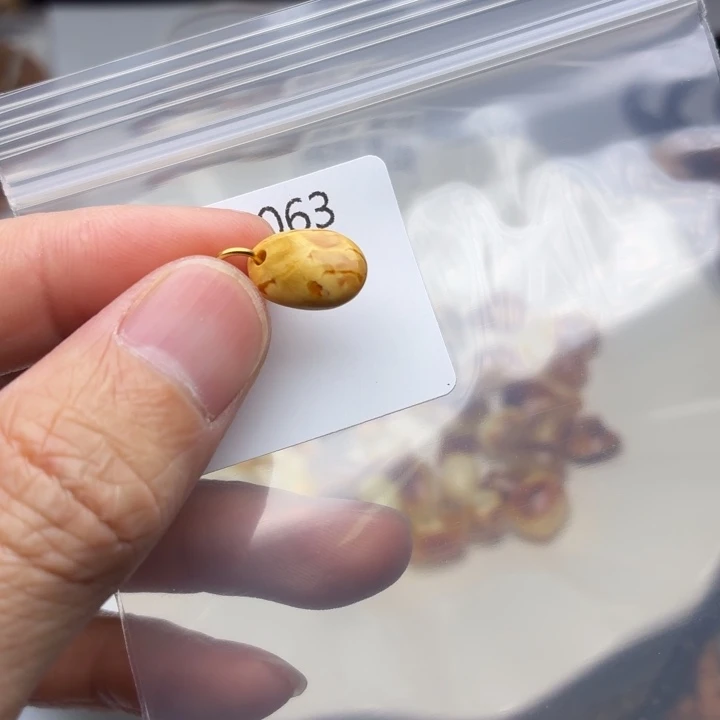 琥珀未镶嵌裸石琥珀