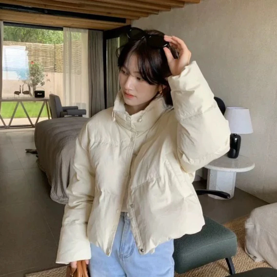 8117淡黄色立领领口松紧带防寒服样衣