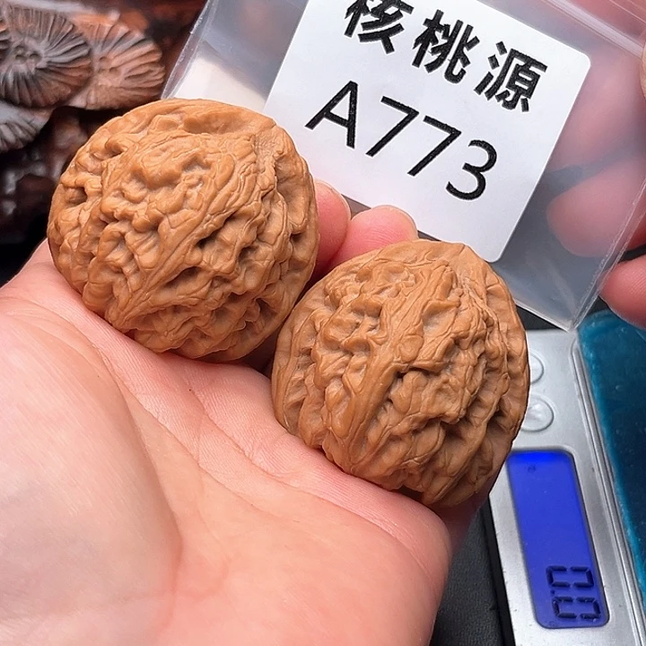 文玩核桃吊坠红锦鲤42+