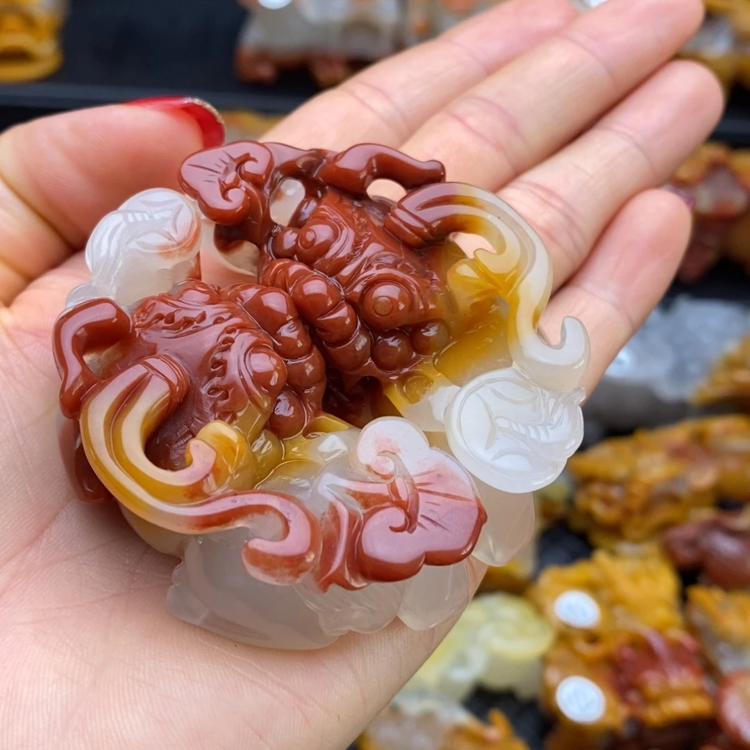 石英质玉（黄龙玉）未镶嵌颈饰