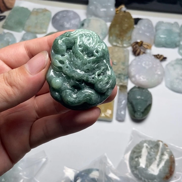 翡翠未镶嵌颈饰龙牌27