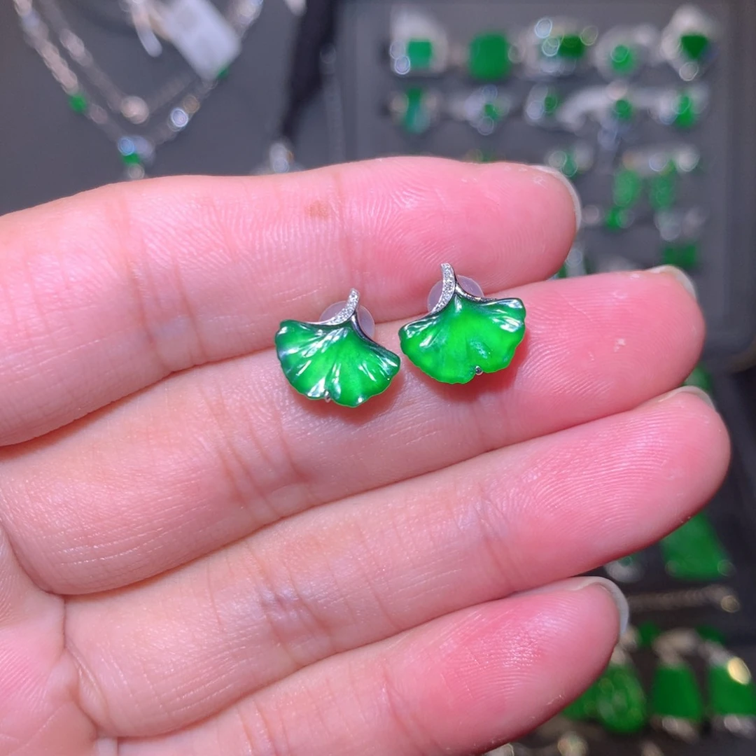 18K金镶嵌翡翠耳钉天然翡翠