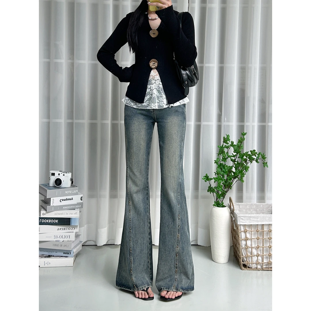 复古宽松微喇牛仔裤女秋季2025爆款高腰显瘦铆钉设计感喇叭拖地裤