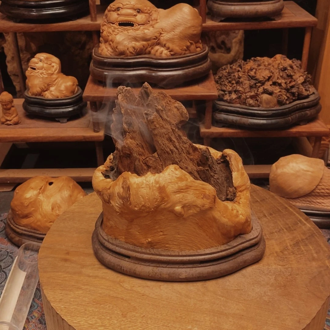 是***5荔枝木随形香炉一个