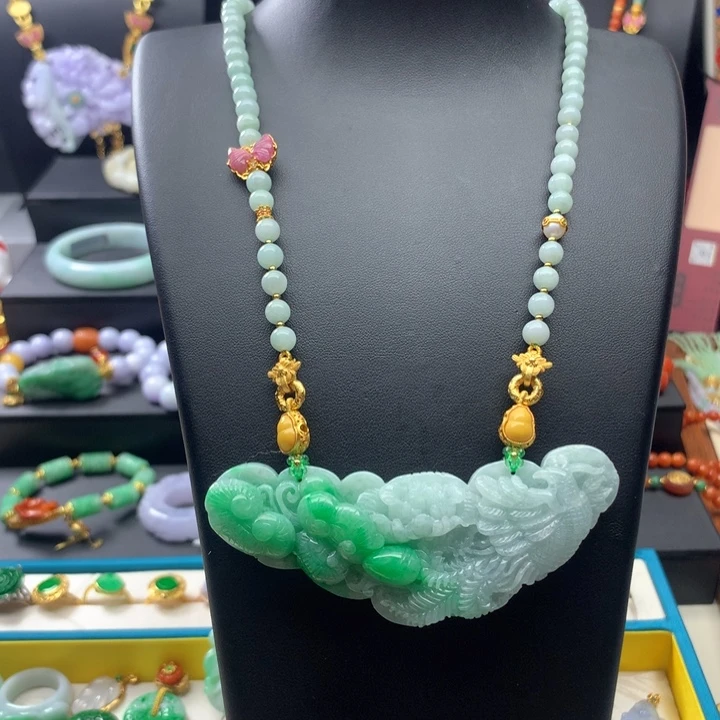 翡翠颈饰未镶嵌翡翠凤凰