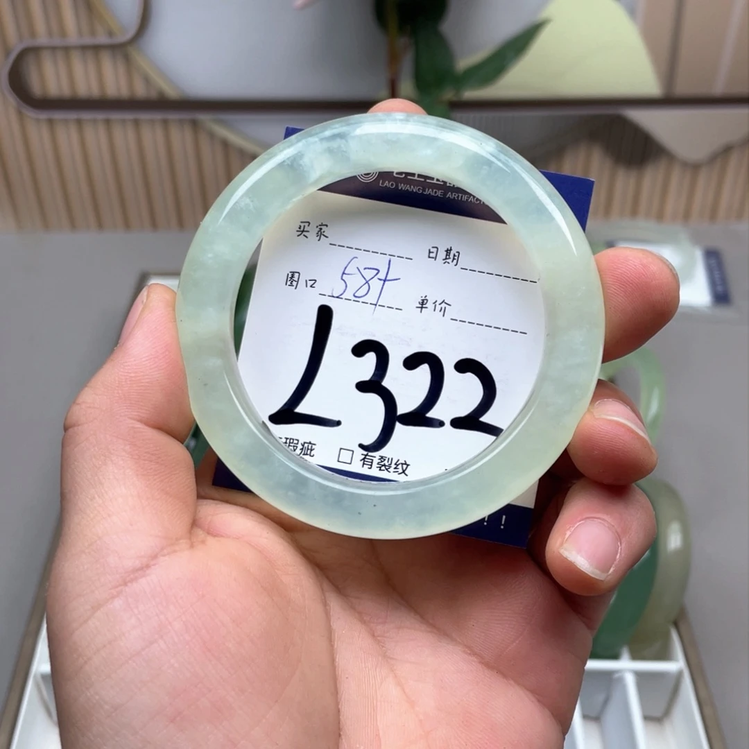 岫玉手镯手镯未镶嵌